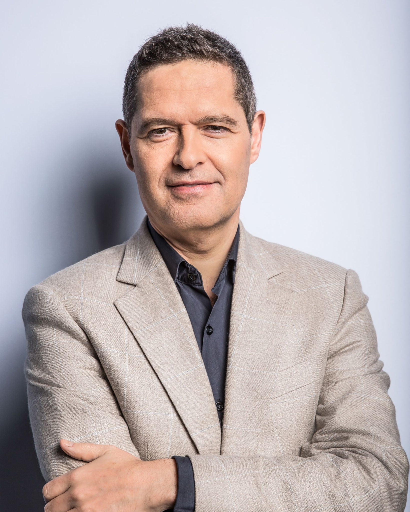 Portrait of Xavier Ros with folded arms